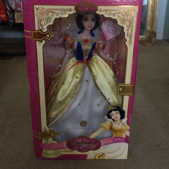 Enchanted Tales Snow White Porcelain Doll - Picture 1 of 5